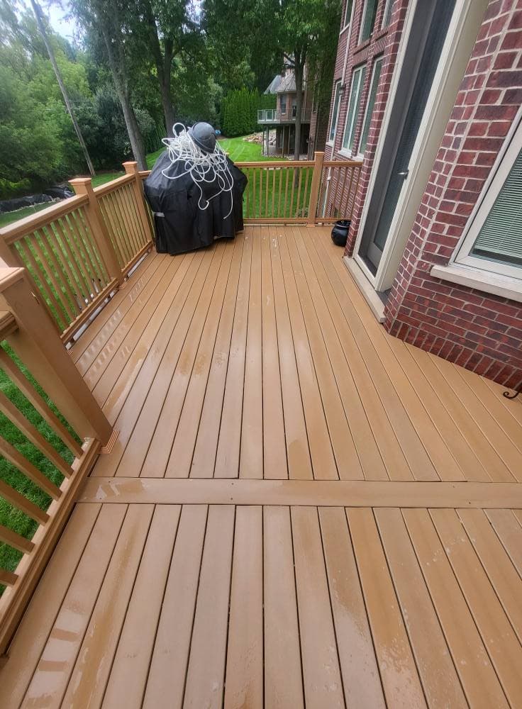 Composite deck boards evenly cleaned after washing