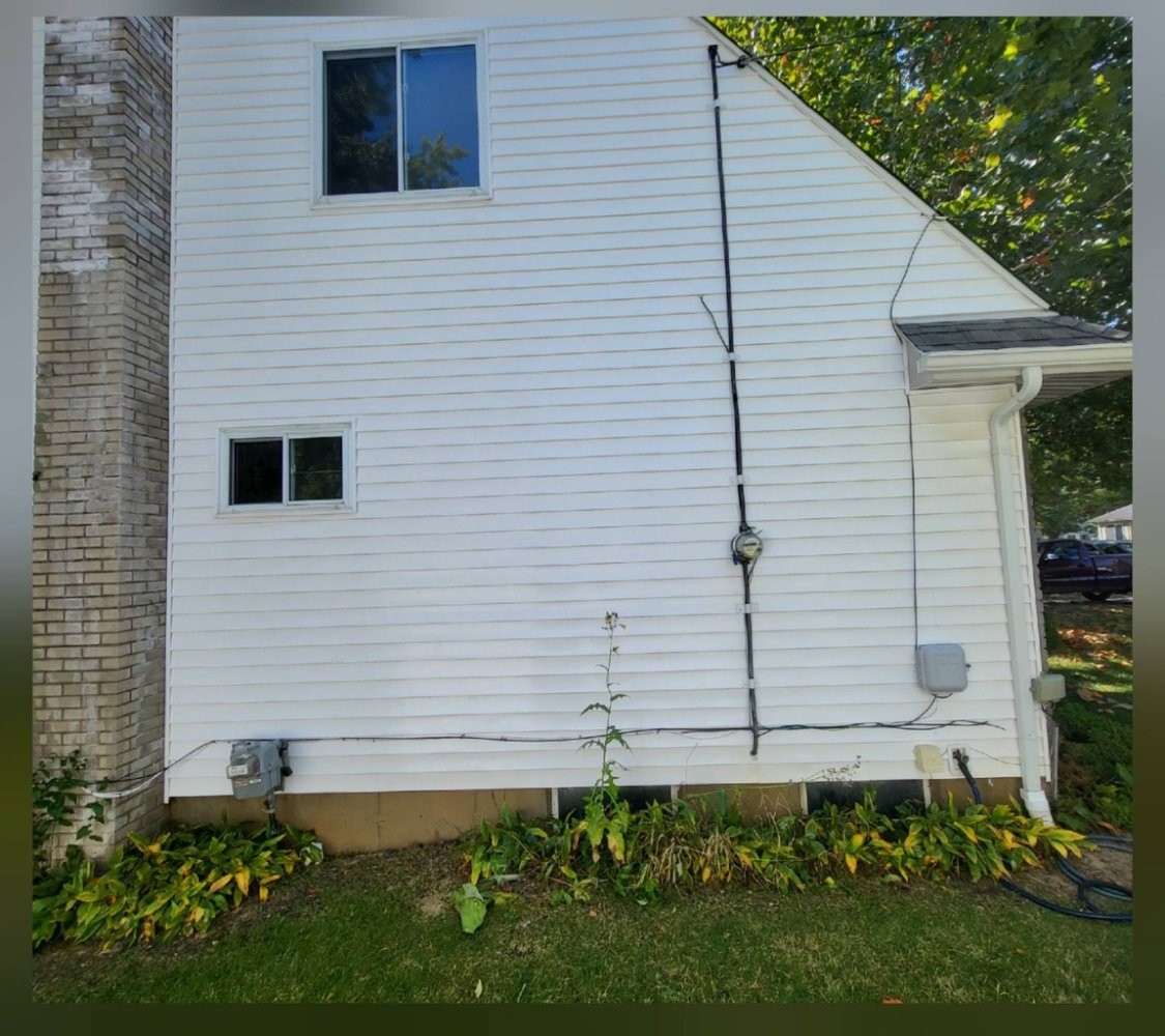 White siding clean with mold removed after professional house wash